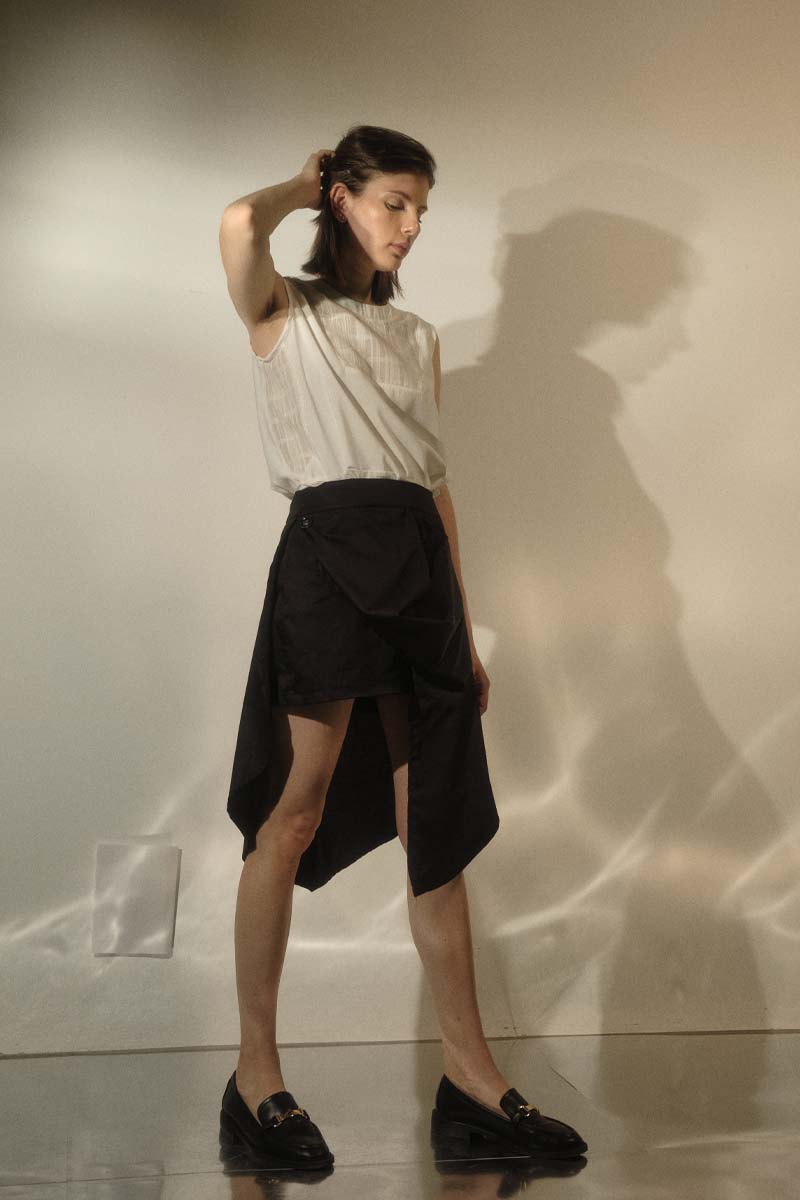 SHORTS / FALDA OVALO NEGRO