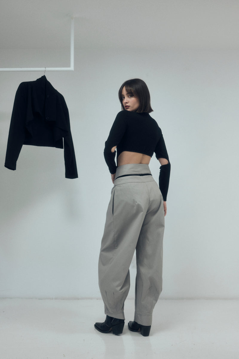 PANTALÓN  CINTURON GRIS PERLA