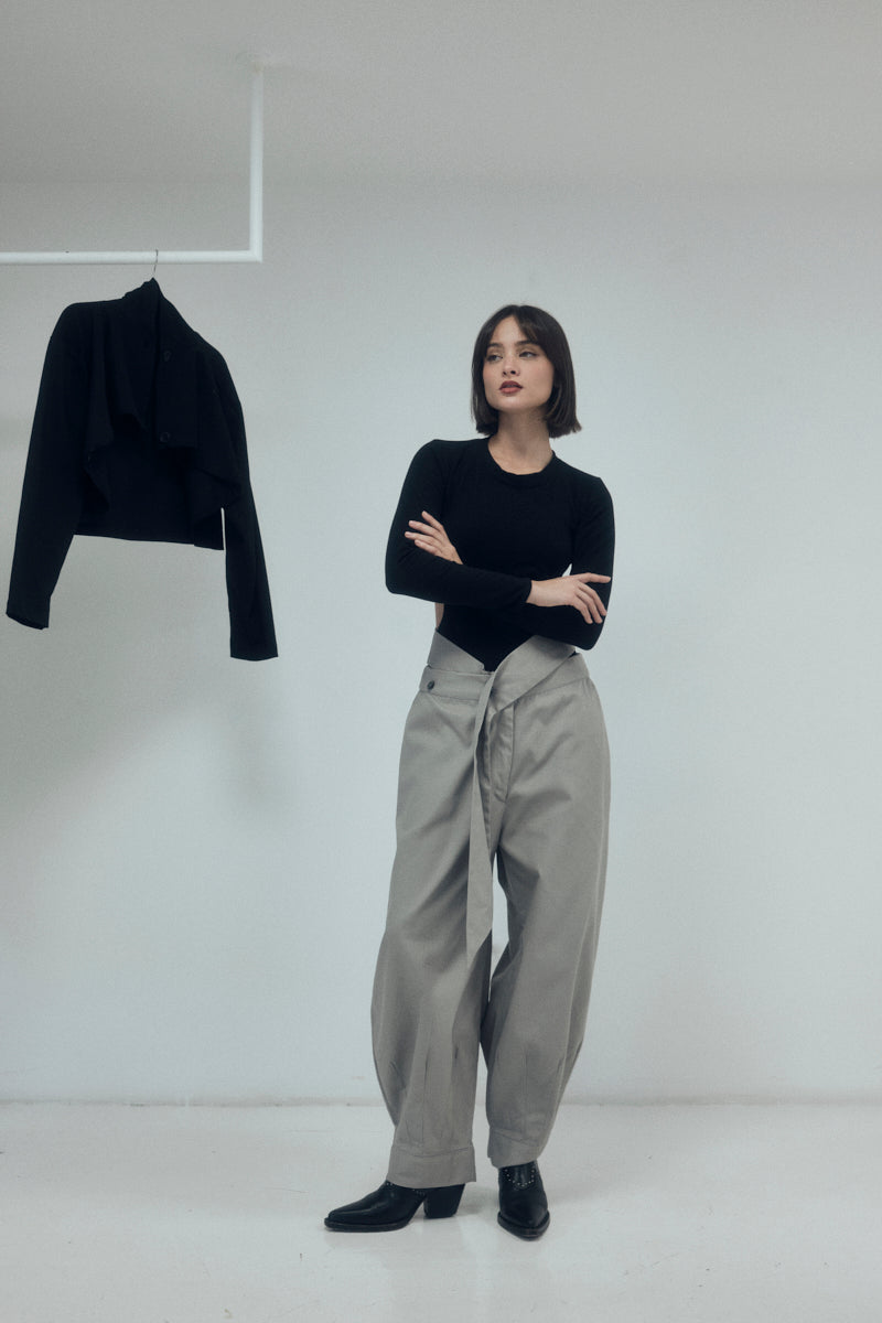 PANTALÓN  CINTURON GRIS PERLA