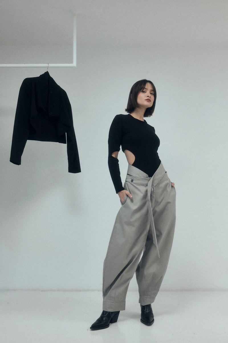 PANTALÓN  CINTURON GRIS PERLA