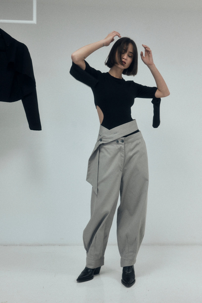 PANTALÓN  CINTURON GRIS PERLA