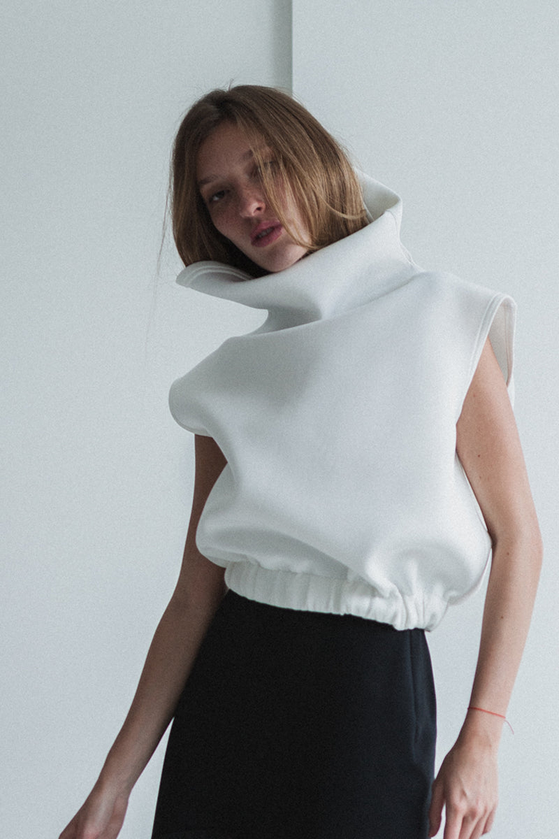 BLUSA BLANCA CUELLO TAMBOR