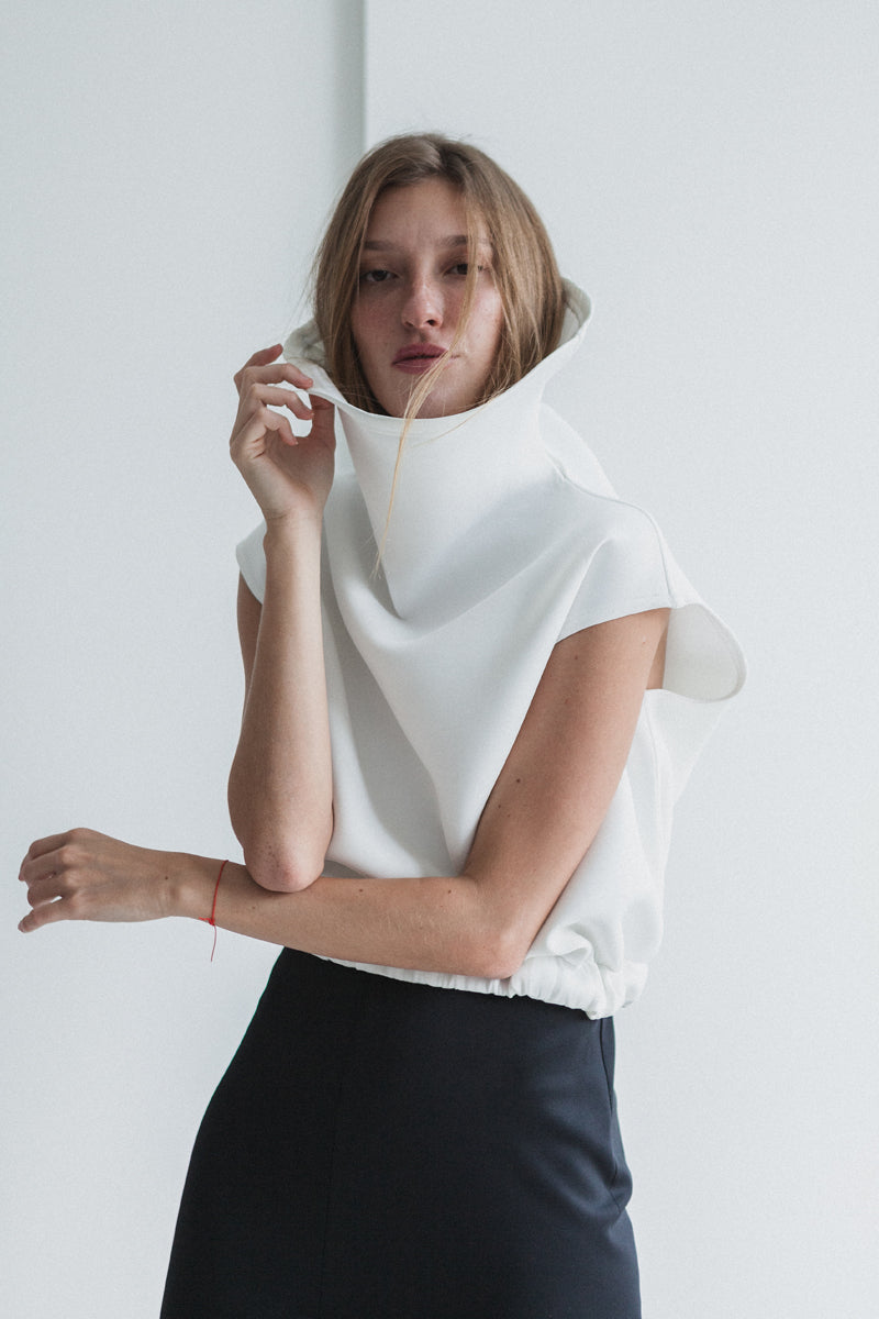 BLUSA BLANCA CUELLO TAMBOR