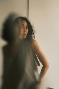 BLUSA PESTAÑAS - GRIS