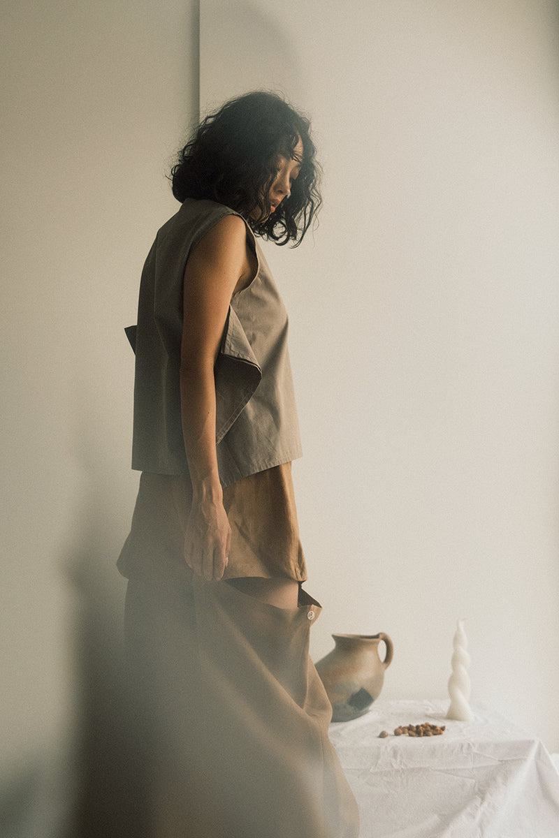 BLUSA PESTAÑAS - GRIS