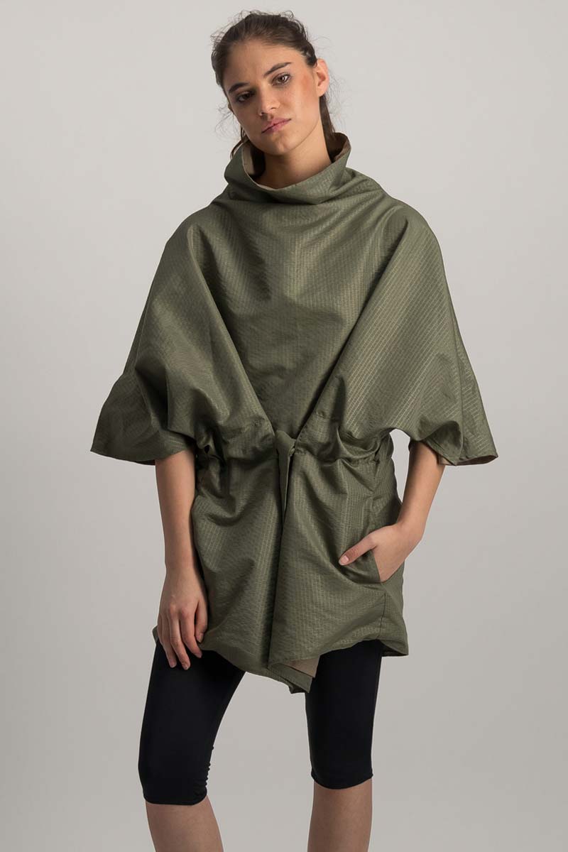 Poncho asimétrico verde
