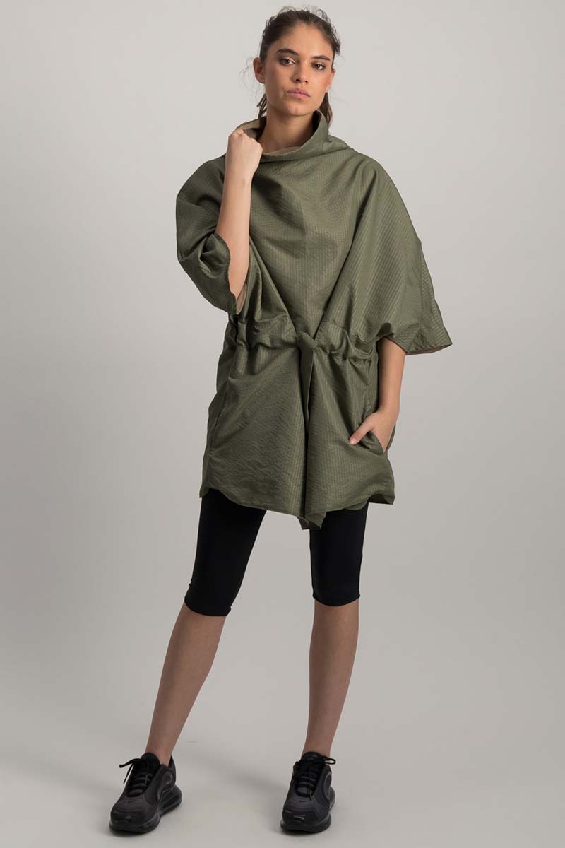 Poncho asimétrico verde