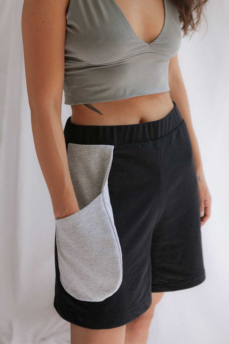 SHORTS ASIMÉTRICOS NEGROS