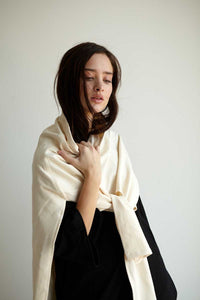 VESTIDO CON CAPA